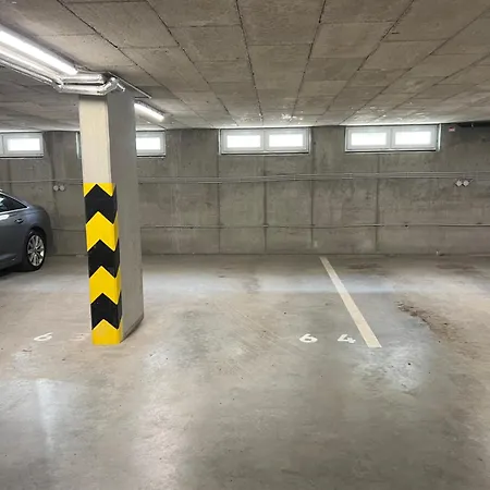 Barber's Home, Free Private Parking *